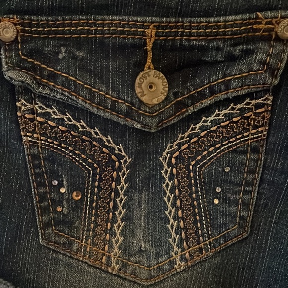 Almost Famous denim shorts - Picture 3 of 8